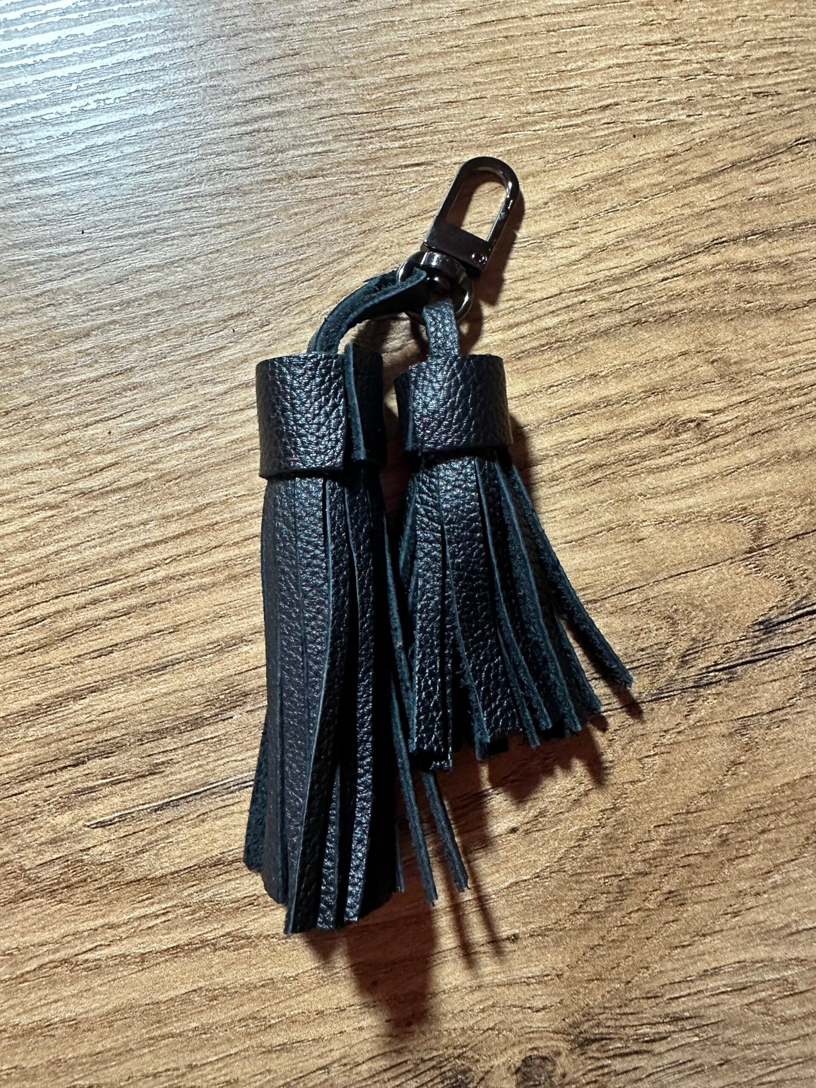 Porte Clé pompons cuir – Image 3