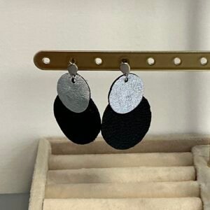 Boucles d’oreilles en cuir faites main – Plusieurs tailles, formes et coloris disponibles