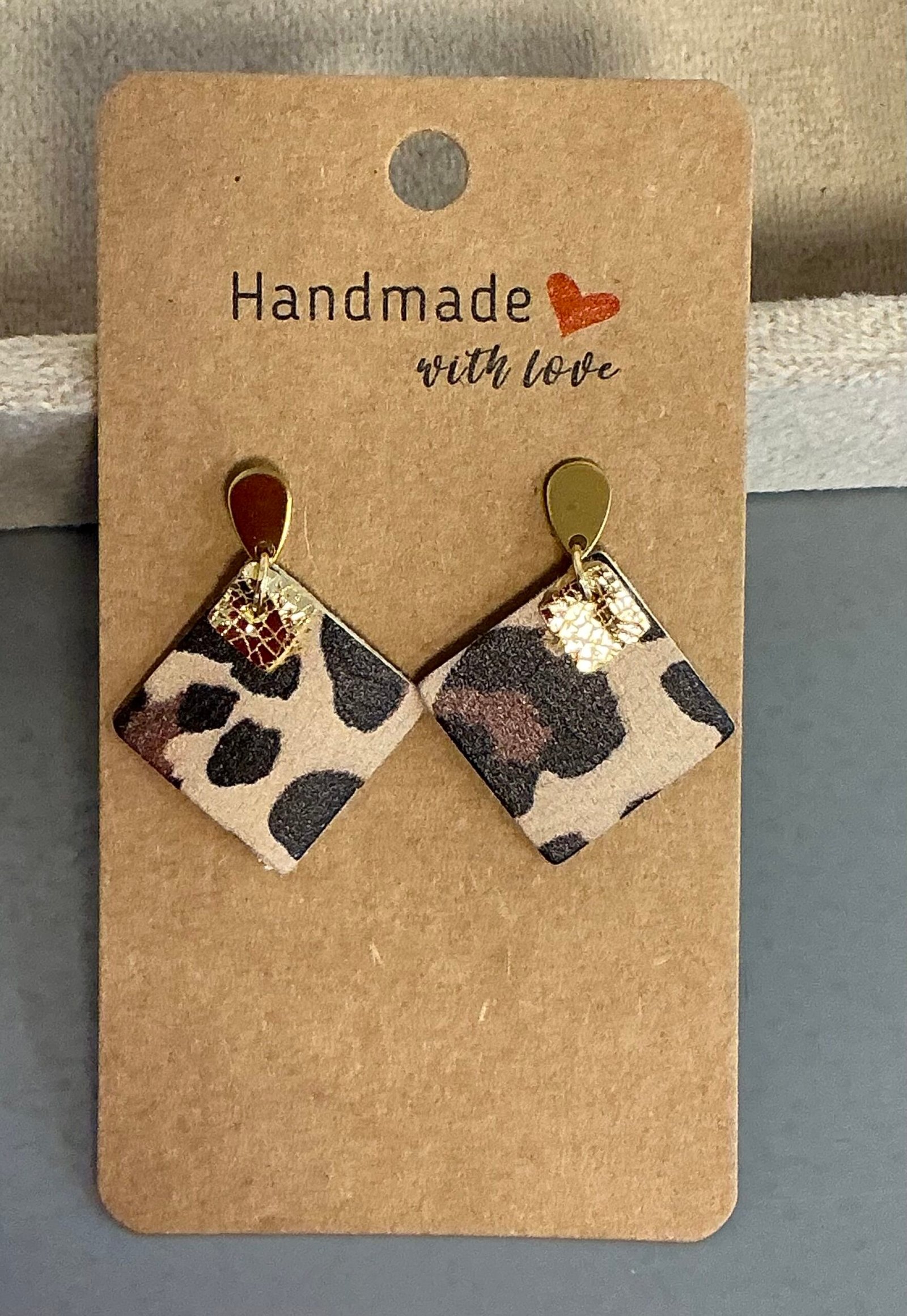 Boucles d’oreilles en cuir faites main – Plusieurs tailles, formes et coloris disponibles – Image 2
