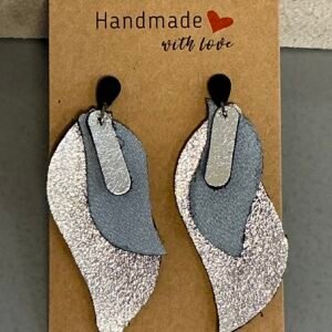 Boucles d’oreilles en cuir faites main – Plusieurs tailles, formes et coloris disponibles
