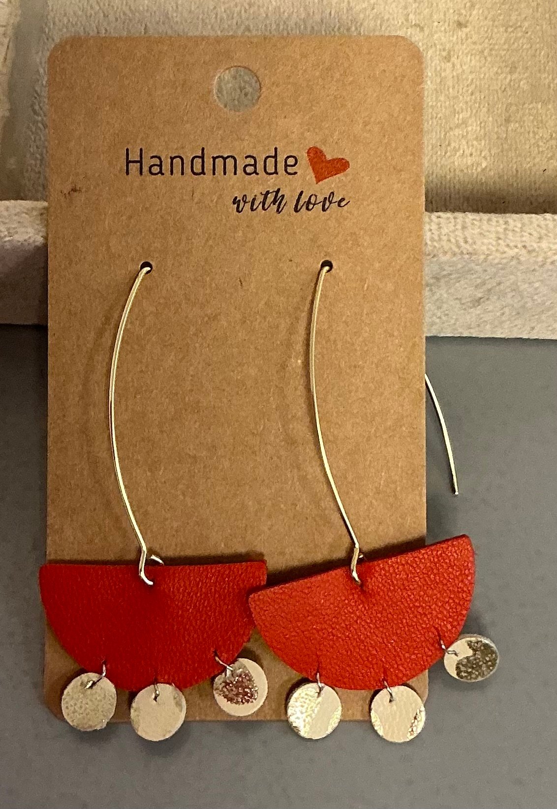 Boucles d’oreilles en cuir faites main – Plusieurs tailles, formes et coloris disponibles – Image 2