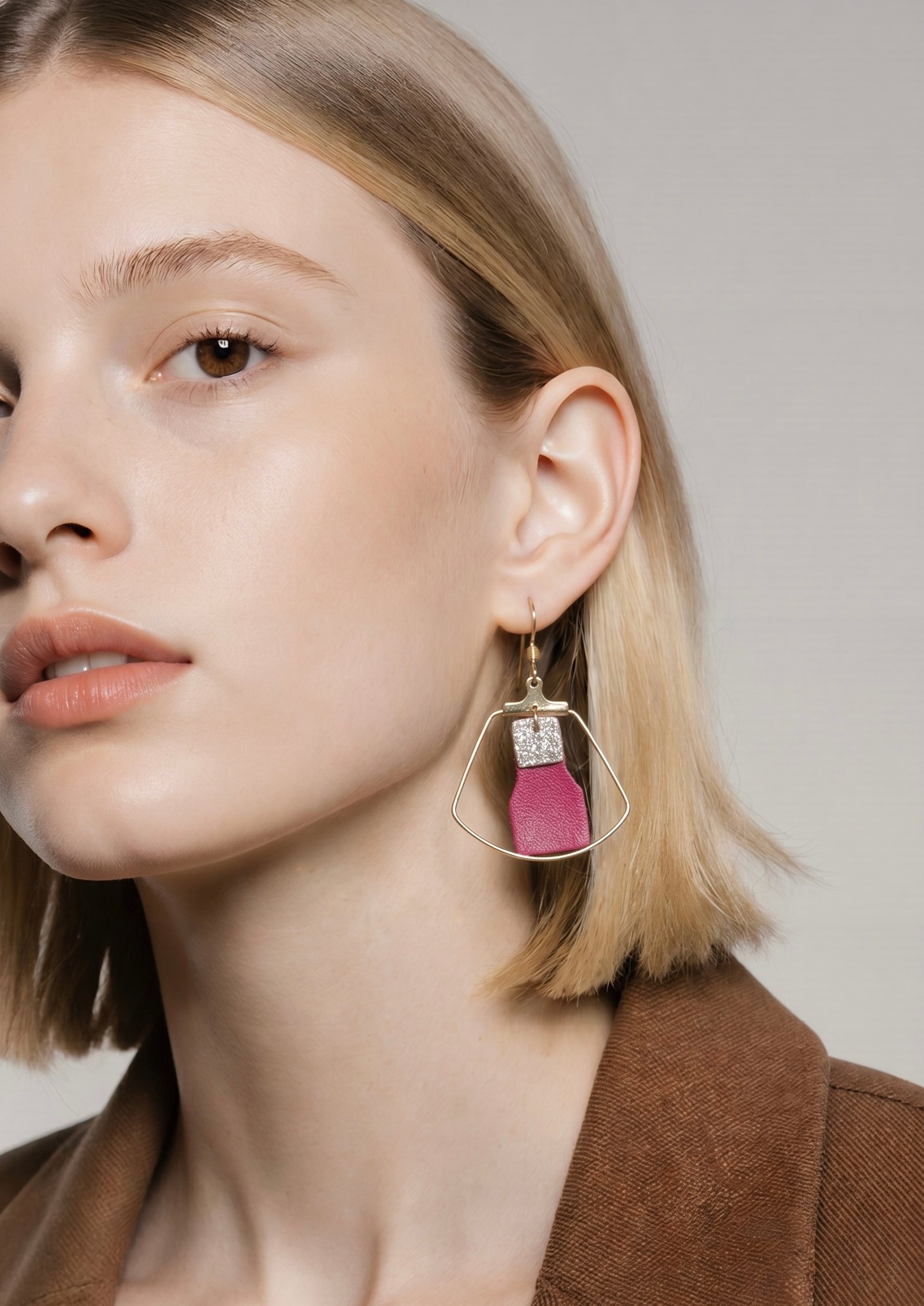 Boucles d’oreilles en cuir faites main – Plusieurs tailles, formes et coloris disponibles